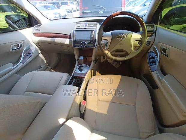 Toyota Premio 2013 Black