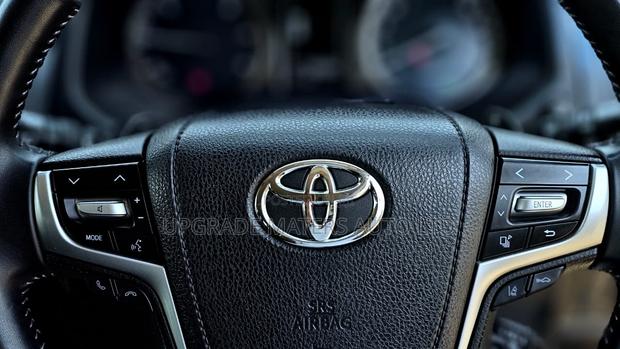 Toyota Land Cruiser Prado 2.8 2021 Black