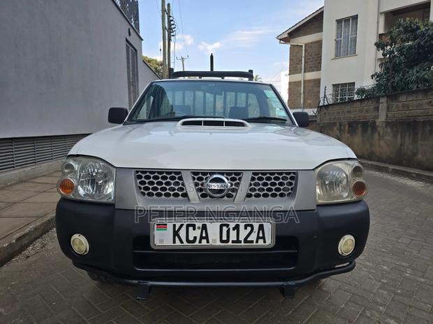 Nissan NP300 2013 White