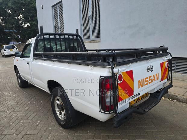 Nissan NP300 2013 White