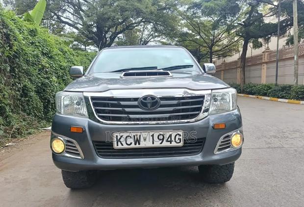 Toyota Hilux 2012 Gray