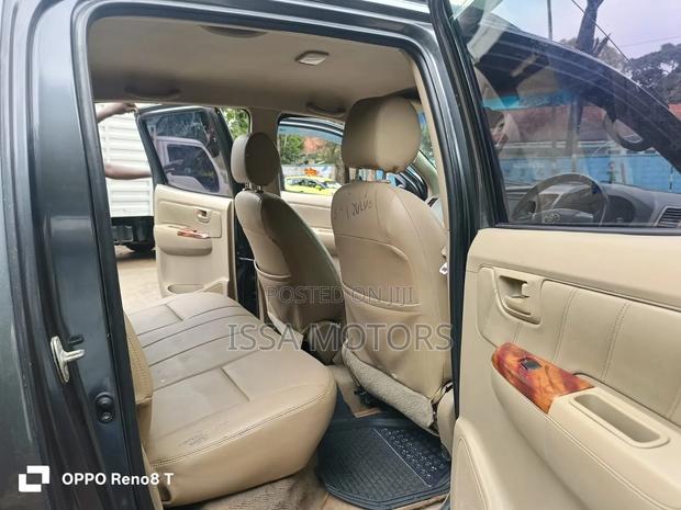 Toyota Hilux 2012 Gray