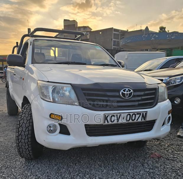 Toyota Hilux 2012 White