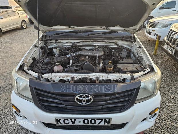 Toyota Hilux 2012 White