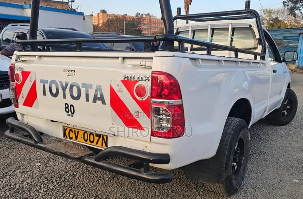 Toyota Hilux 2012 White