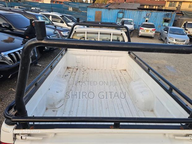 Toyota Hilux 2012 White