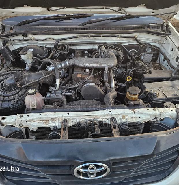 Toyota Hilux 2012 White