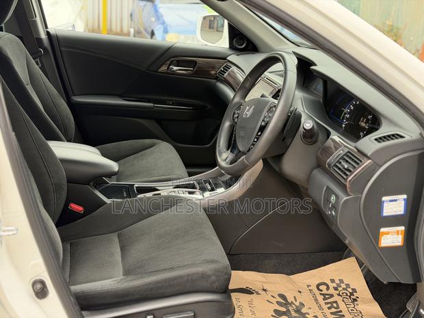 Honda Accord Hybrid 2019 White