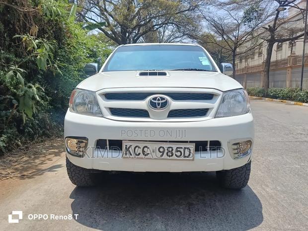 Toyota Hilux 3.0 D-4D Double Cab 4x4 Raider 2007 Off white