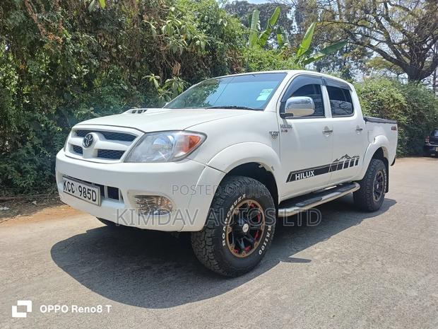 Toyota Hilux 3.0 D-4D Double Cab 4x4 Raider 2007 Off white