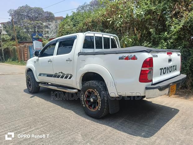 Toyota Hilux 3.0 D-4D Double Cab 4x4 Raider 2007 Off white
