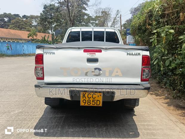 Toyota Hilux 3.0 D-4D Double Cab 4x4 Raider 2007 Off white