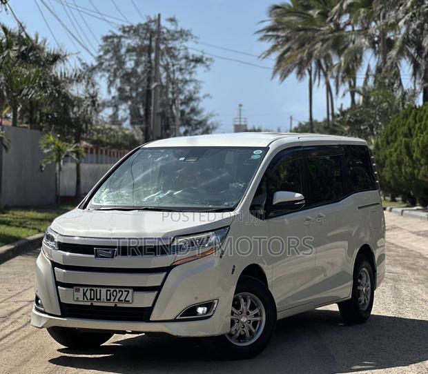 Toyota Noah 2018 White