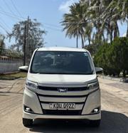 Toyota Noah 2018 White for sale