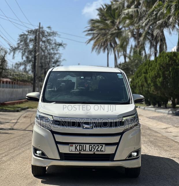 Toyota Noah 2018 White