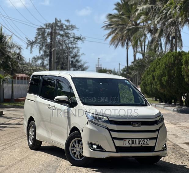 Toyota Noah 2018 White