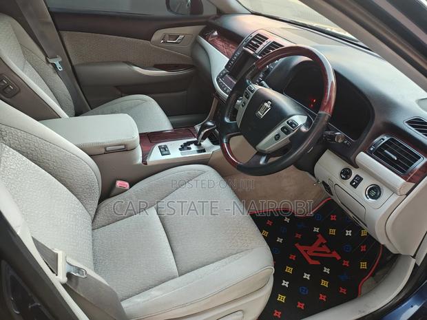 Toyota Crown 2012 Blue