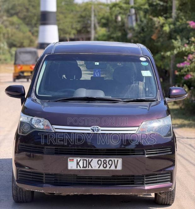 Toyota Spade 2015 Purple