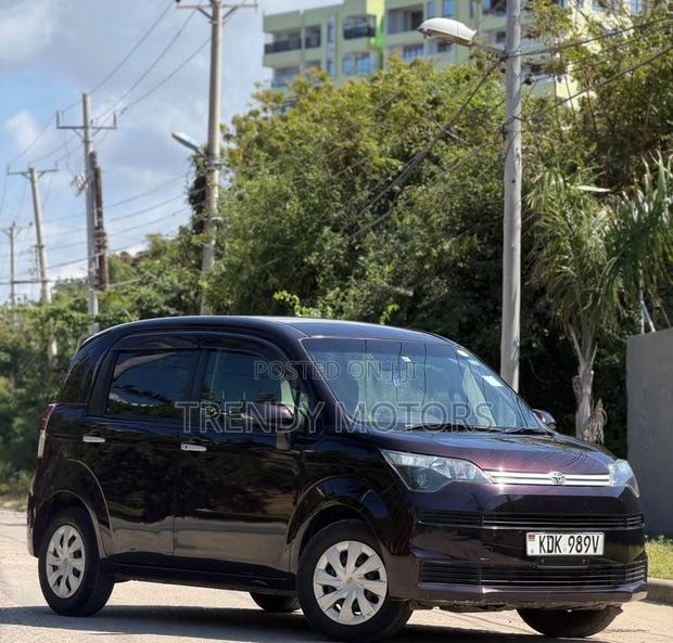 Toyota Spade 2015 Purple