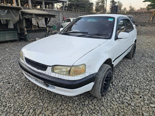 Toyota Corolla 2000 White