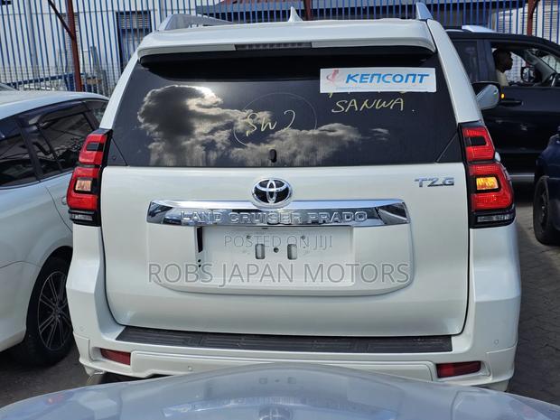 Toyota Land Cruiser Prado 2.8 2019 White