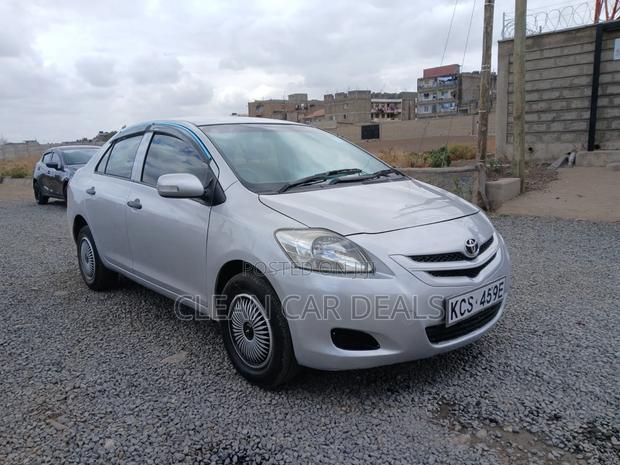 Toyota Belta 2011 Silver