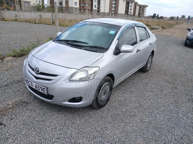 Toyota Belta 2011 Silver