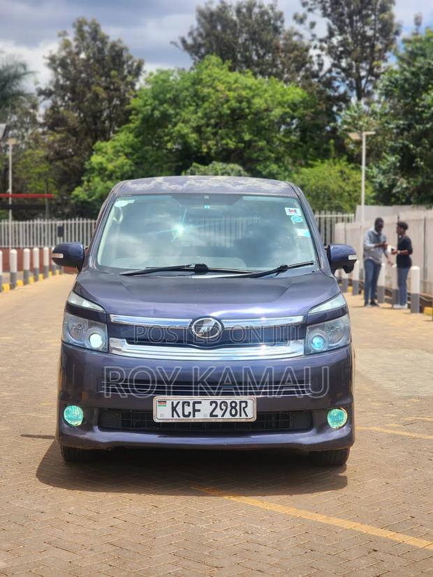 Toyota Voxy V 2WD 8-Seater 2010 Purple