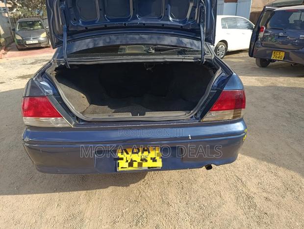 Mitsubishi Lancer 2000 Blue
