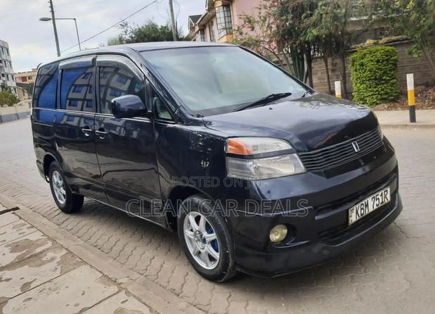 Toyota Voxy 2005 Blue