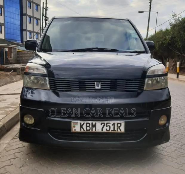 Toyota Voxy 2005 Blue