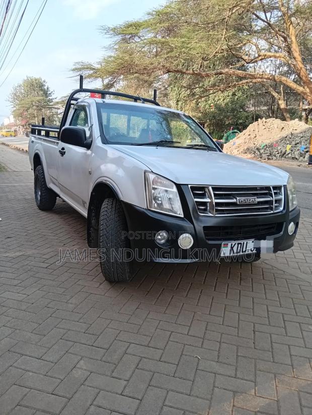 Isuzu D-MAX 2012 White