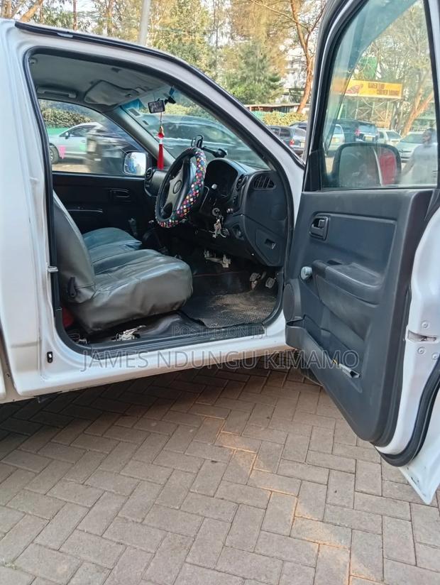 Isuzu D-MAX 2012 White