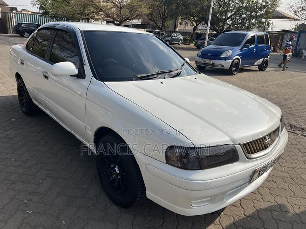 Nissan FB15 2005 Off white