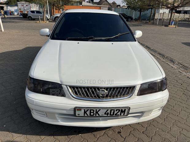Nissan FB15 2005 Off white