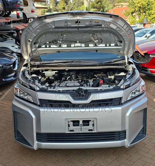 Toyota Voxy 2019 Silver
