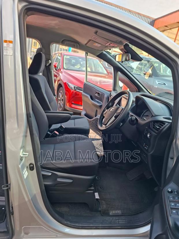 Toyota Voxy 2019 Silver