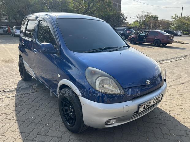 Toyota Porte 2005 Blue