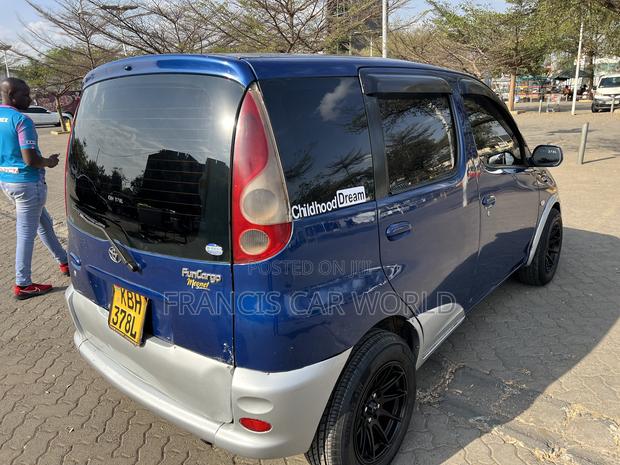 Toyota Porte 2005 Blue