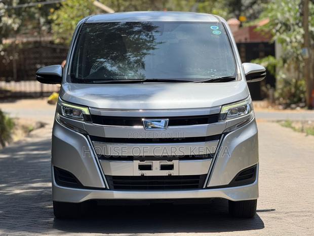 Toyota Noah 2019 Silver