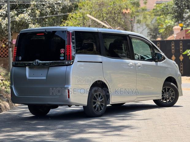 Toyota Noah 2019 Silver