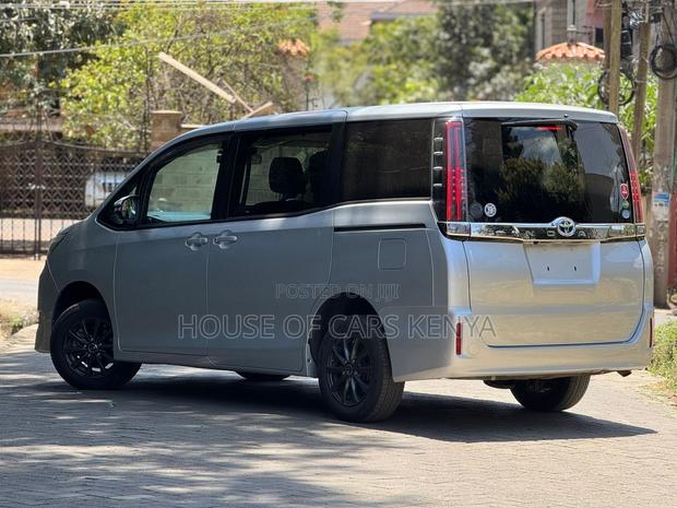 Toyota Noah 2019 Silver