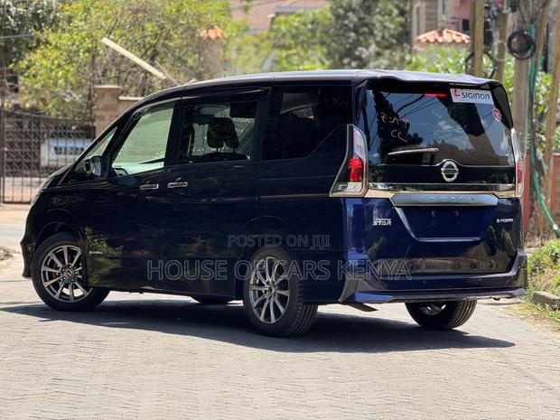 Nissan Serena 2019 Blue