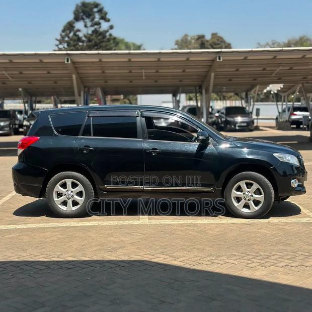 Toyota Vanguard 2010 Black