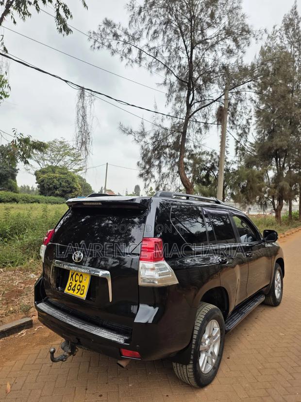 Toyota Land Cruiser Prado 2011 Black