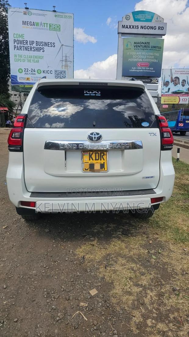 Toyota Land Cruiser 2018 White