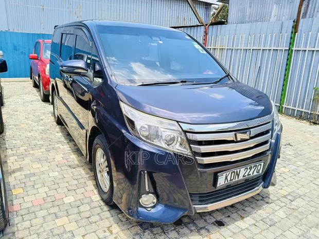 Toyota Noah 2.0 FWD (8 Seater) 2016 Blue