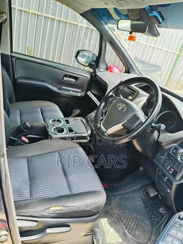 Toyota Noah 2.0 FWD (8 Seater) 2016 Blue