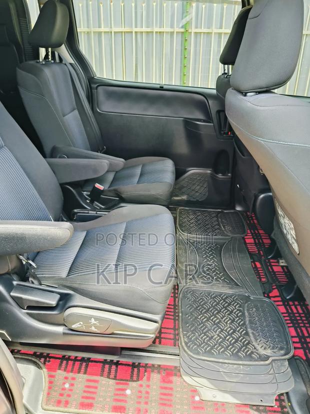 Toyota Noah 2.0 FWD (8 Seater) 2016 Blue