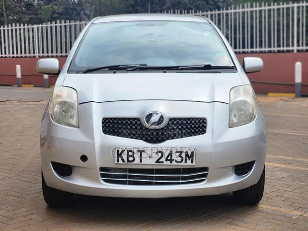 Toyota Vitz 2005 Silver